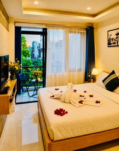 Double Room with Balcony — Silver Lantern Hanoi Hotel